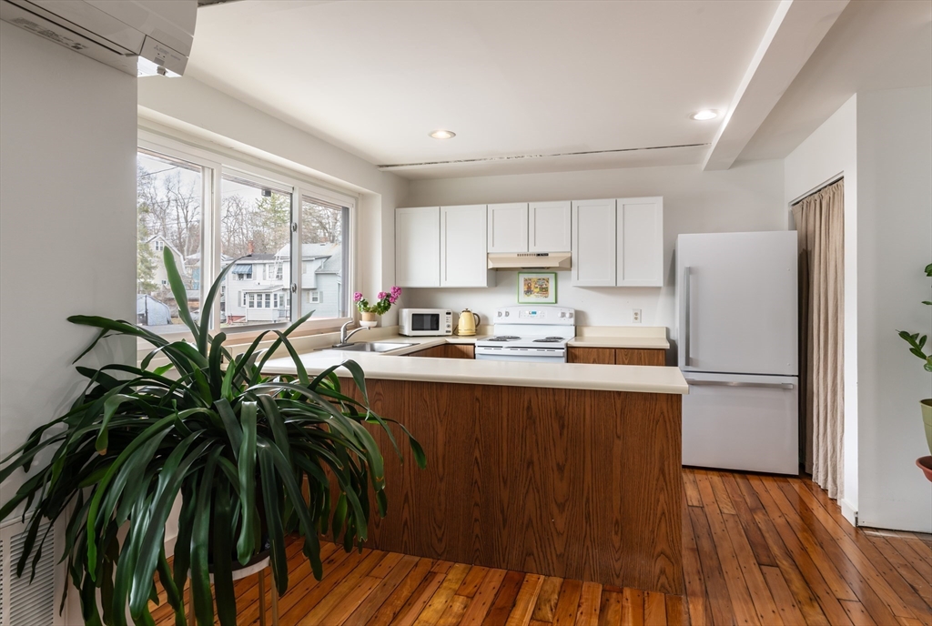 267 Locust Street, Unit 2M Northampton, MA 01062 - Photo 9 of 15 Gallery Image 9
