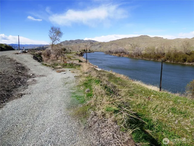 a view of a yard with mountain view