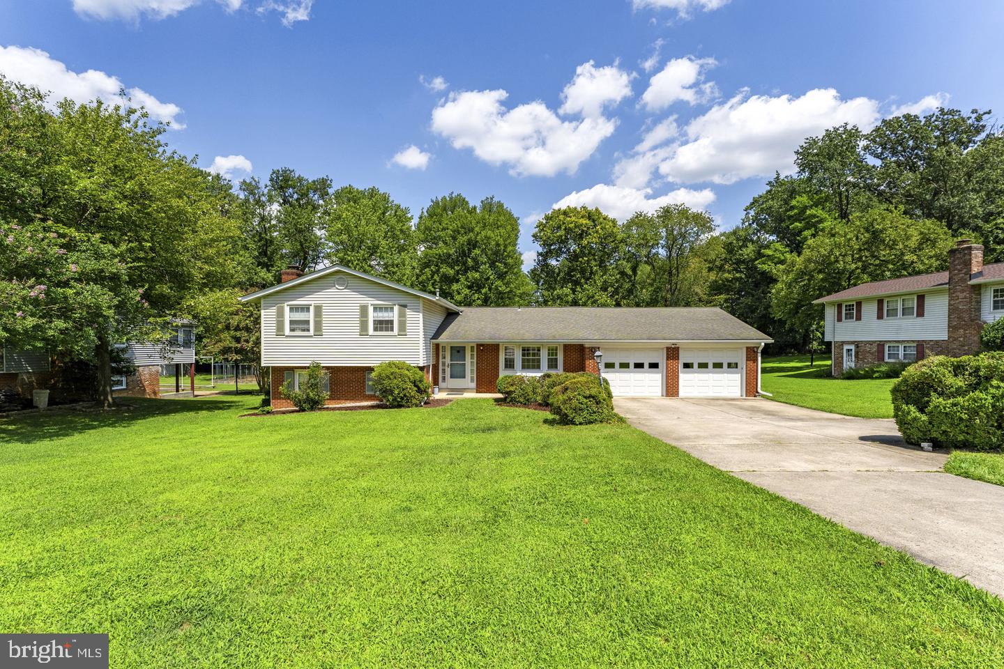 9904 Vale Road Vienna, VA 22181 - Photo 3 of 16 Gallery Image 3