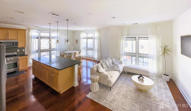 $385,000 | 2035 Route 33 Robbinsville Nj 08691, Unit 204, Hightstown, NJ 08520