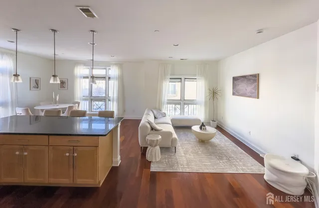 $385,000 | 2035 Route 33 Robbinsville Nj 08691, Unit 204, Hightstown, NJ 08520