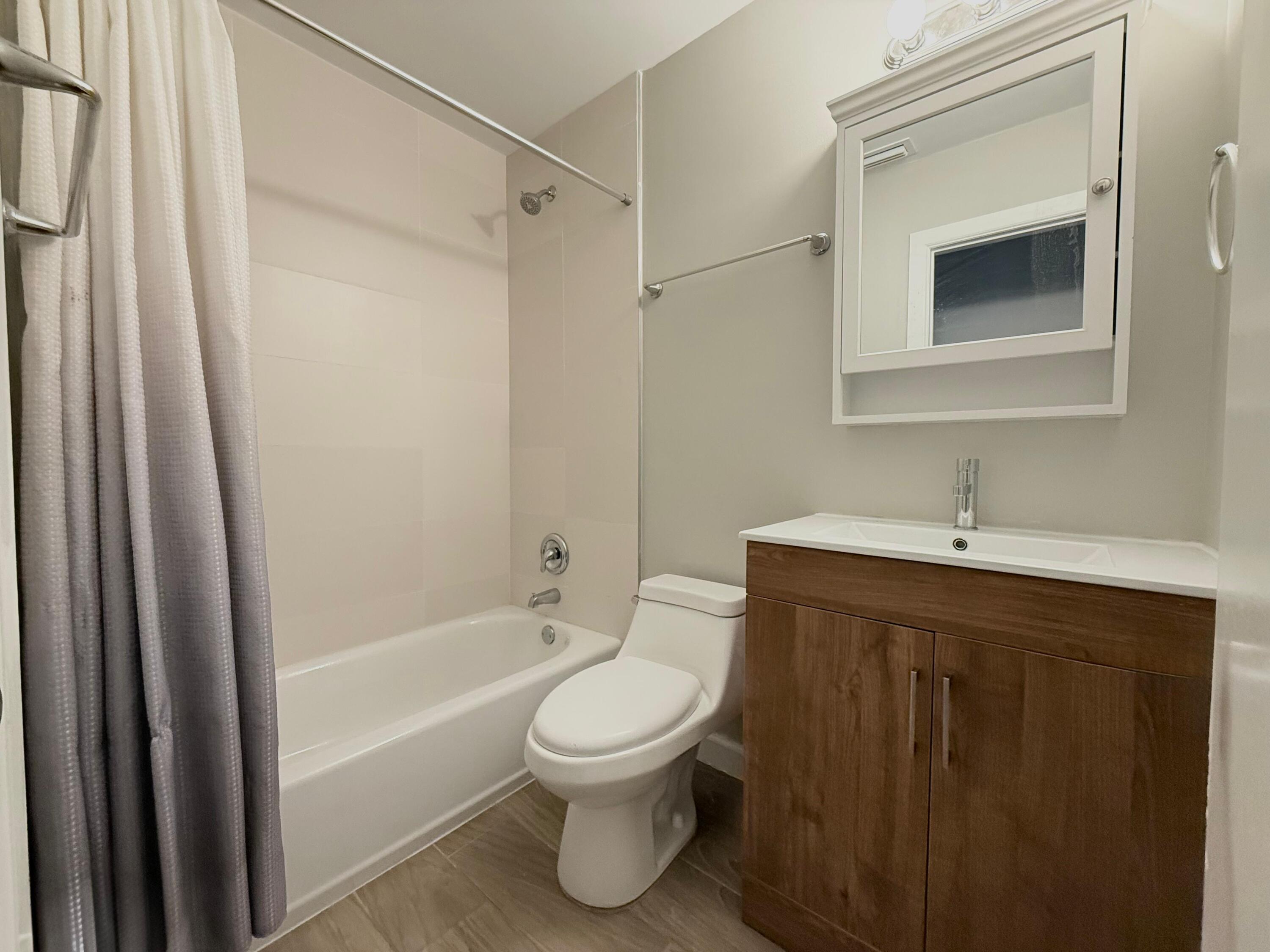 1001 West 9th Street, Unit B Riviera Beach, FL 33404 - Photo 5 of 20 WhatsApp Image 2025-12-22 at 16.44.04 (9