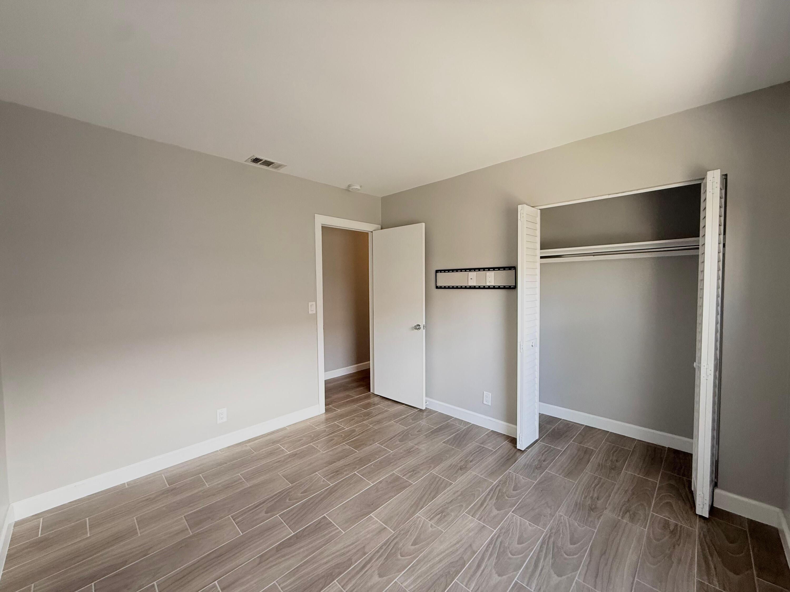 1001 West 9th Street, Unit B Riviera Beach, FL 33404 - Photo 9 of 20 WhatsApp Image 2025-12-22 at 16.44.04 (4