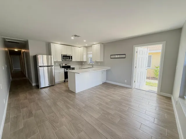 $1,995 | 1001 West 9th Street, Unit B, Riviera Beach, FL 33404