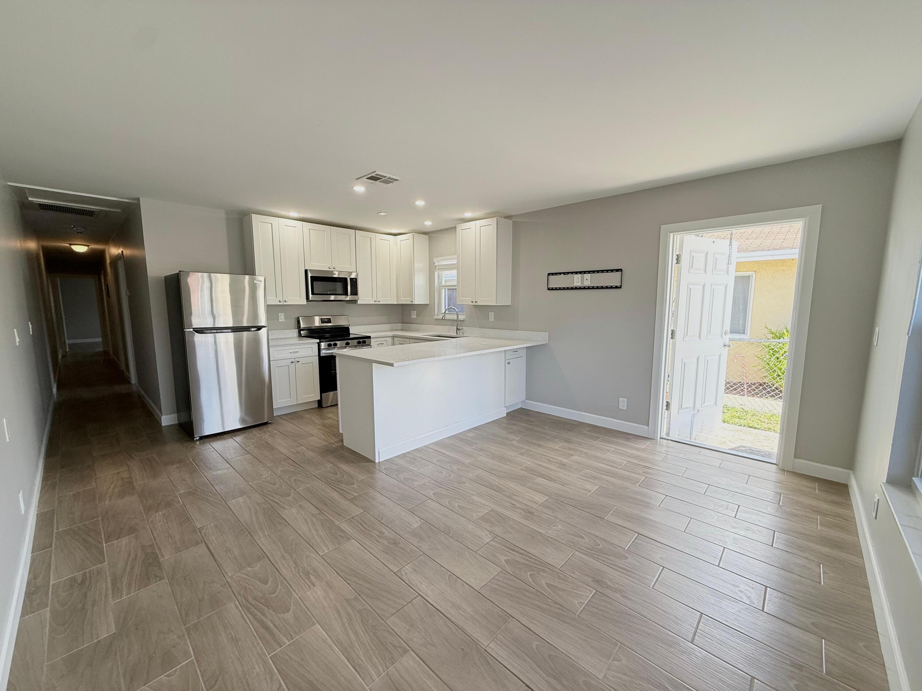 1001 West 9th Street, Unit B Riviera Beach, FL 33404 - Photo 10 of 20 WhatsApp Image 2025-12-22 at 16.44.03 (3