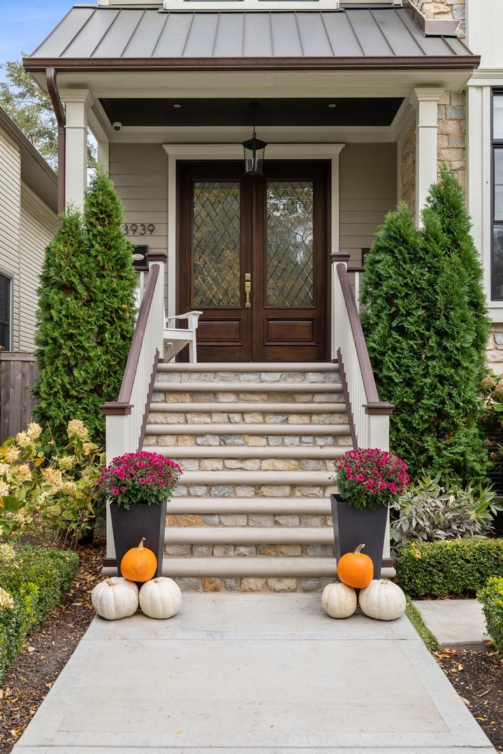 3939 North Kenneth Avenue Chicago, IL 60641 - Photo 3 of 50