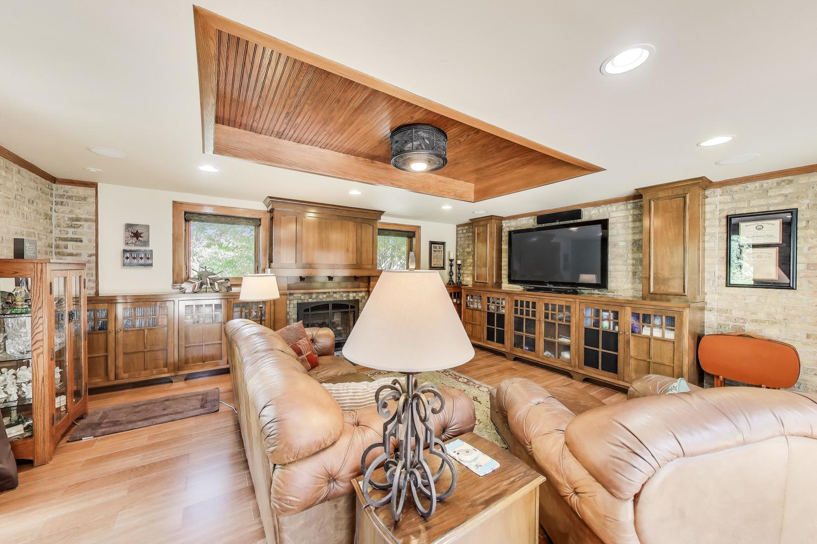 210 Berry Parkway Park Ridge, IL 60068 - Photo 14 of 30 a living room with furniture and a flat screen tv