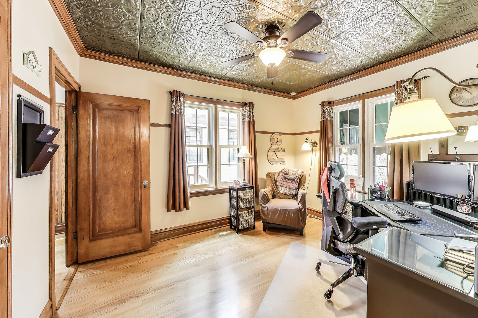 210 Berry Parkway Park Ridge, IL 60068 - Photo 21 of 30 a view of a livingroom with workspace and a window