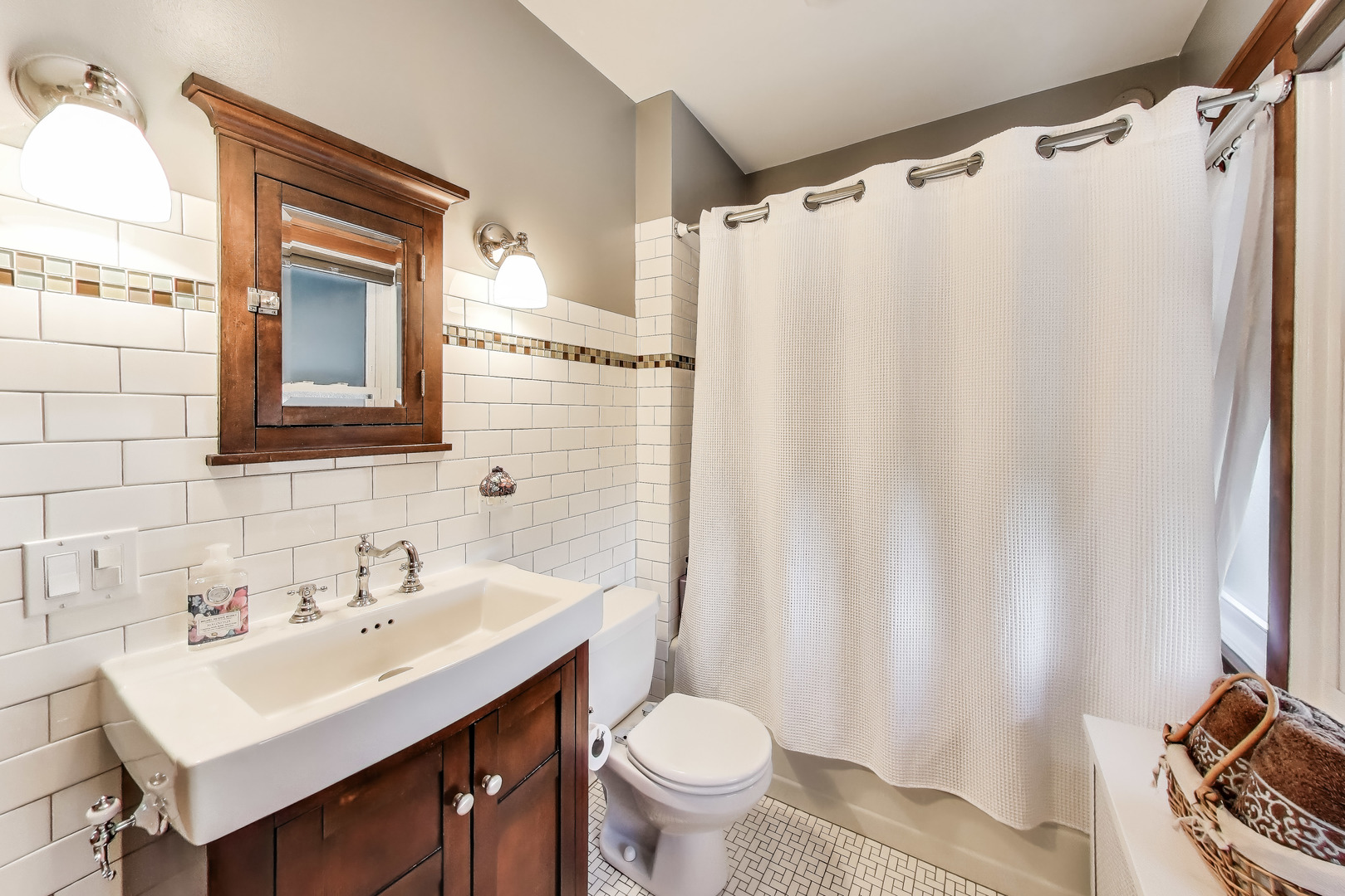210 Berry Parkway Park Ridge, IL 60068 - Photo 22 of 30 a bathroom with a sink a toilet and a mirror