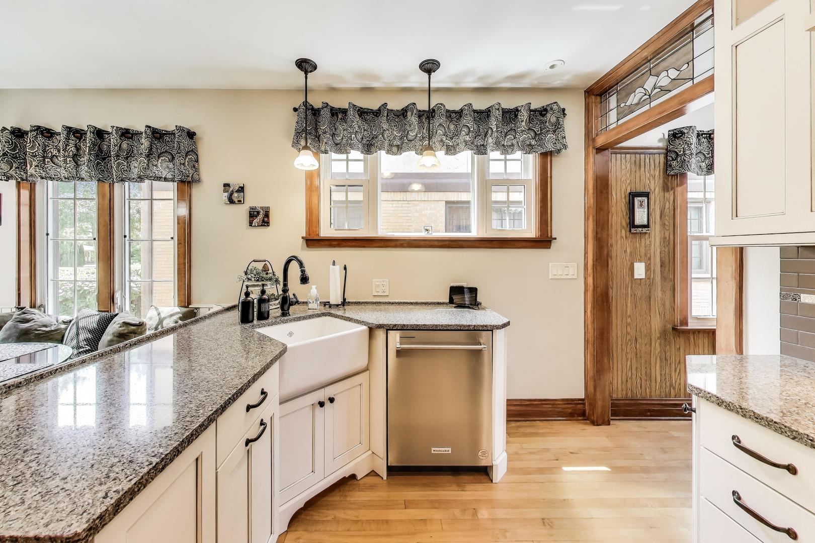 210 Berry Parkway Park Ridge, IL 60068 - Photo 7 of 30 a kitchen with a sink stove and cabinets