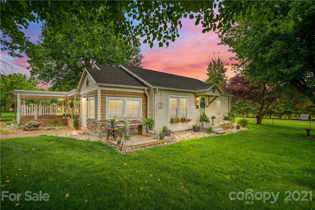 113 Trinity Road Statesville, NC 28625 - Photo 1 of 36 Gallery Image 1