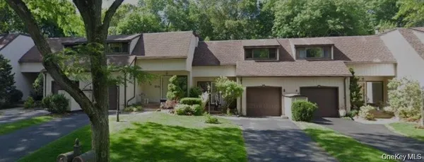 $899,000 | 40 North Cedar Lane, Unit 40, Glen Head, NY 11545