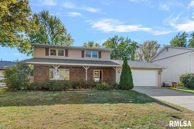 $200,000 | 734 Evergreen Drive, Chatham, IL 62629