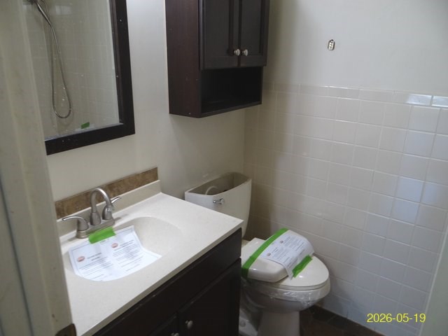 6730 Ranch Forest Drive Columbus, GA 31904 - Photo 10 of 17 a bathroom with a sink toilet and a mirror