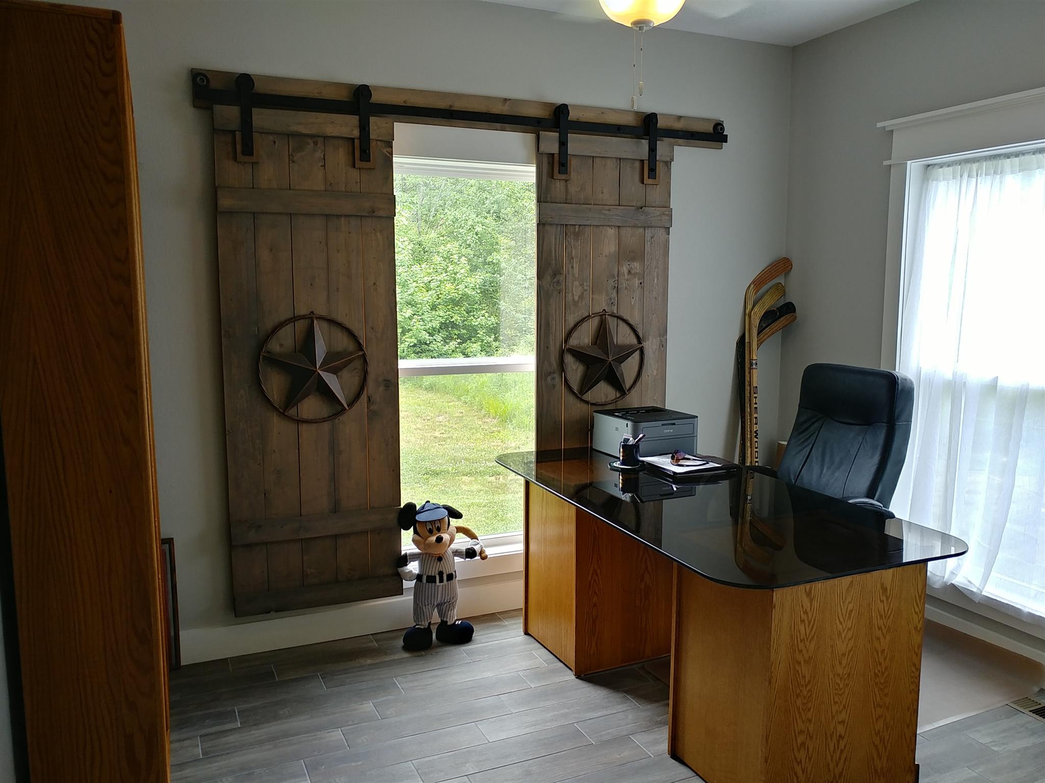 4055 Flewellyn Road Springfield, TN 37172 - Photo 11 of 28 a kitchen with a window a sink and a cabinet