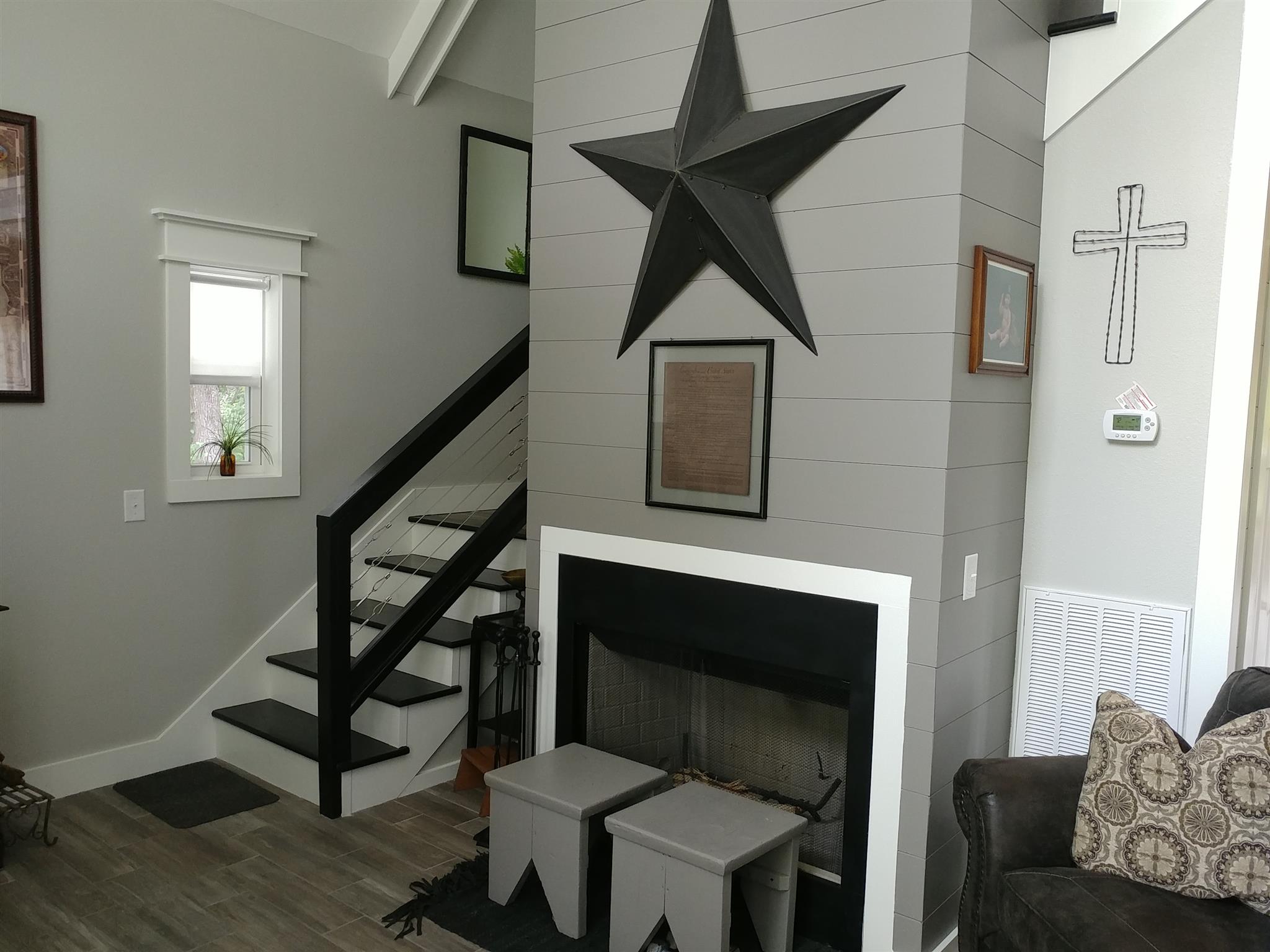 4055 Flewellyn Road Springfield, TN 37172 - Photo 5 of 28 a living room with furniture and a fireplace