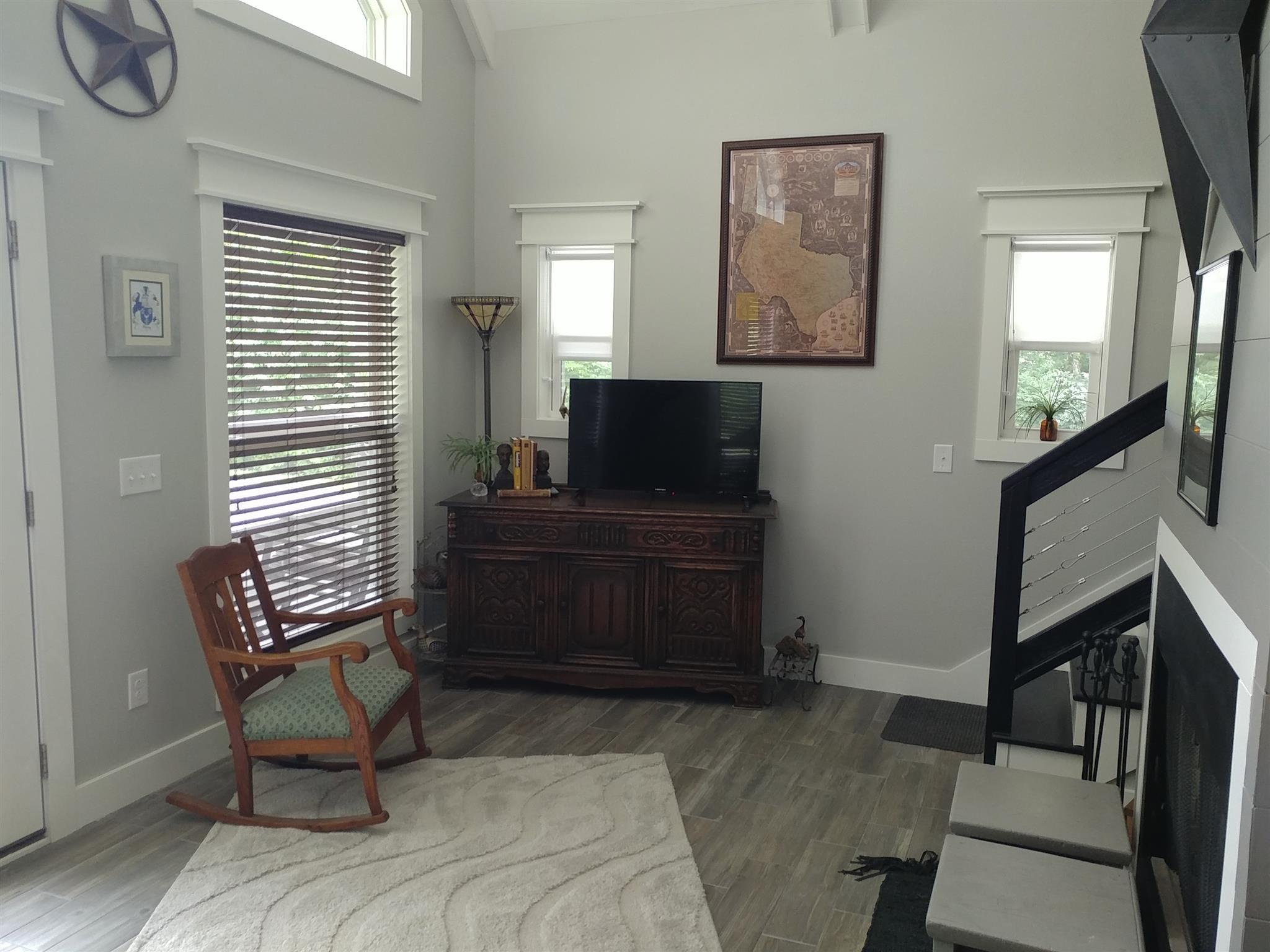 4055 Flewellyn Road Springfield, TN 37172 - Photo 6 of 28 a living room with furniture and a window