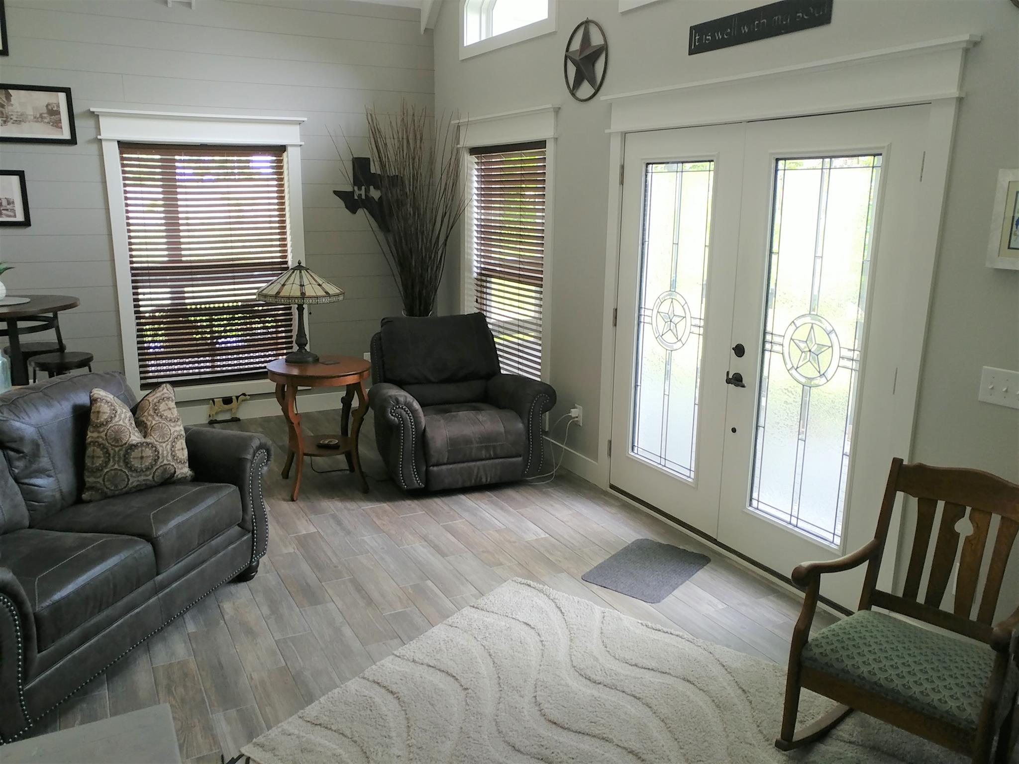 4055 Flewellyn Road Springfield, TN 37172 - Photo 7 of 28 a living room with furniture and a window