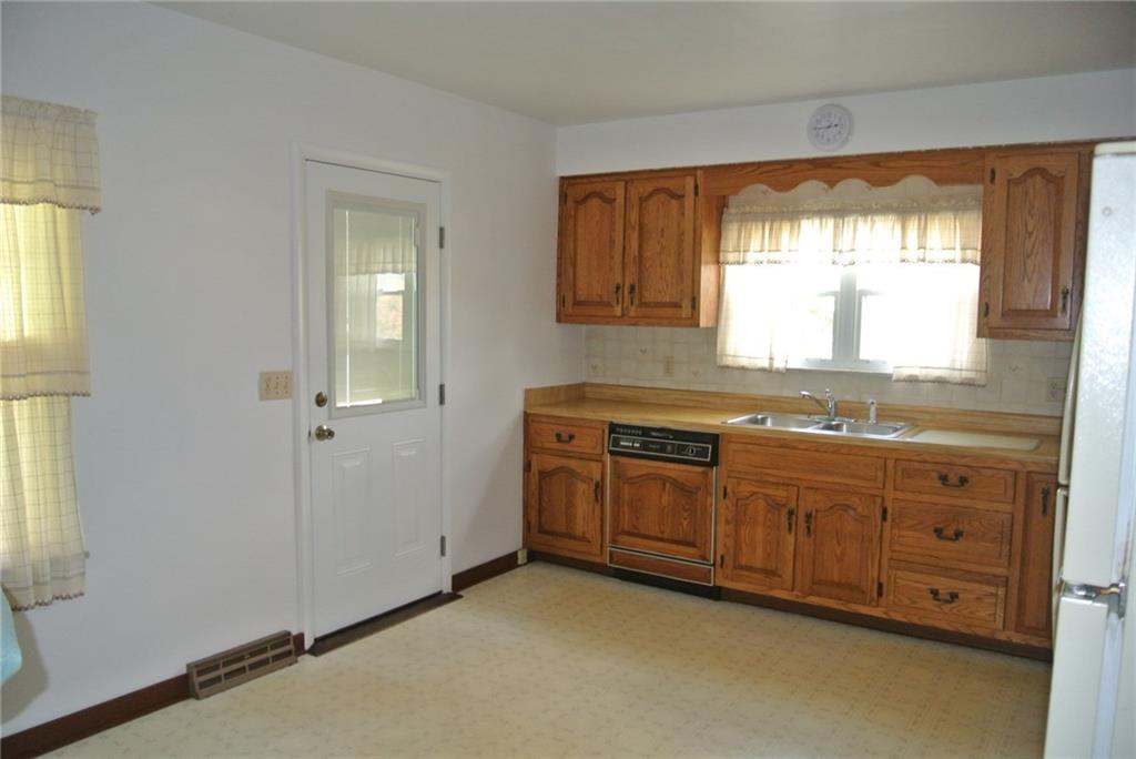 141 Shaffer Road Leechburg, PA 15656 - Photo 3 of 24