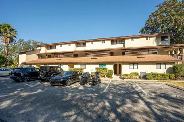 a car parked in front of a building