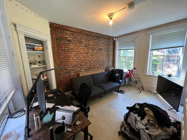 $1,975 | 76 Myrtle Street, Unit 2, Boston, MA 02114