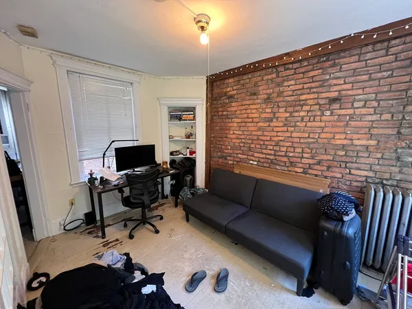 $1,975 | 76 Myrtle Street, Unit 2, Boston, MA 02114