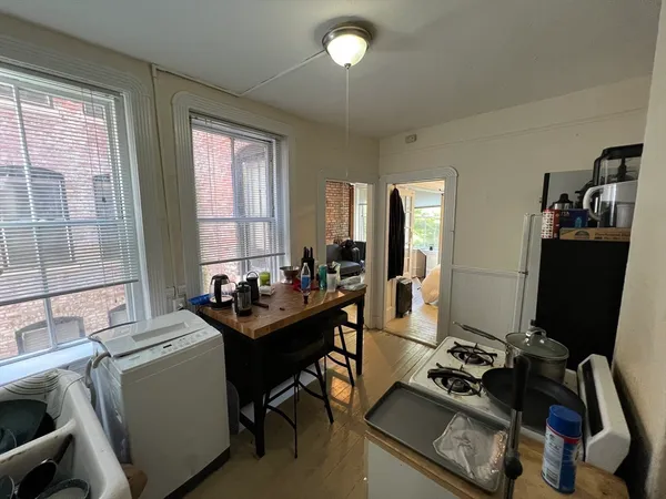 $1,975 | 76 Myrtle Street, Unit 2, Boston, MA 02114