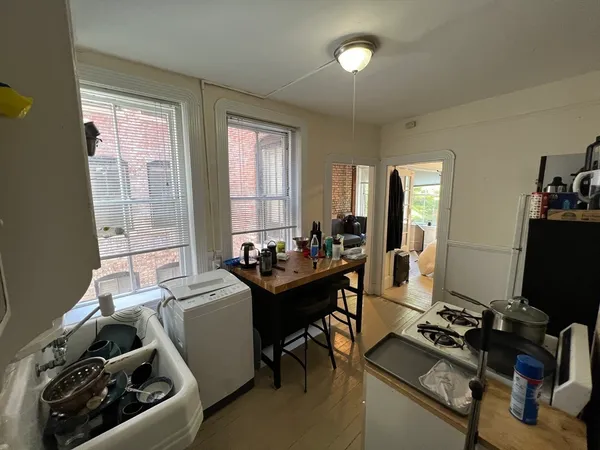 $1,975 | 76 Myrtle Street, Unit 2, Boston, MA 02114