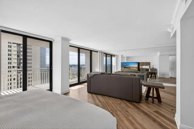 $739,000 | 3000 North Ocean Drive, Unit 14G, Singer Island, FL 33404