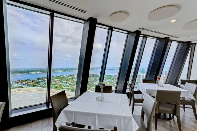 $739,000 | 3000 North Ocean Drive, Unit 14G, Singer Island, FL 33404