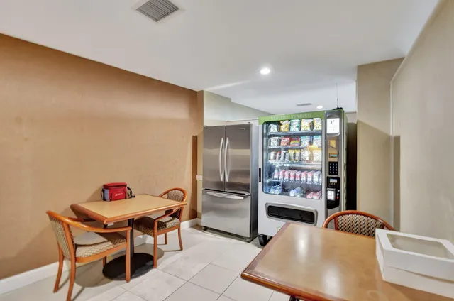 $739,000 | 3000 North Ocean Drive, Unit 14G, Singer Island, FL 33404