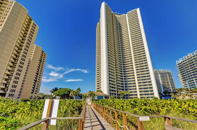 $739,000 | 3000 North Ocean Drive, Unit 14G, Singer Island, FL 33404