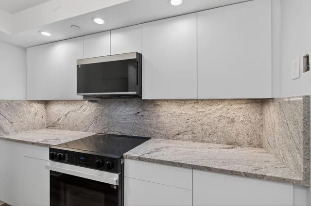 $739,000 | 3000 North Ocean Drive, Unit 14G, Singer Island, FL 33404