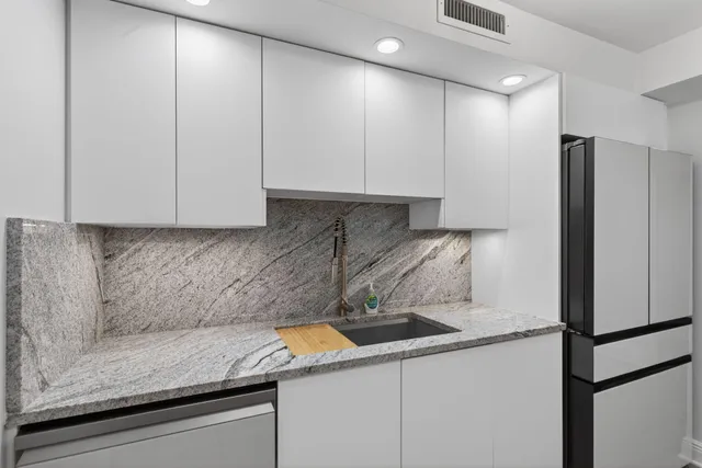 $739,000 | 3000 North Ocean Drive, Unit 14G, Singer Island, FL 33404