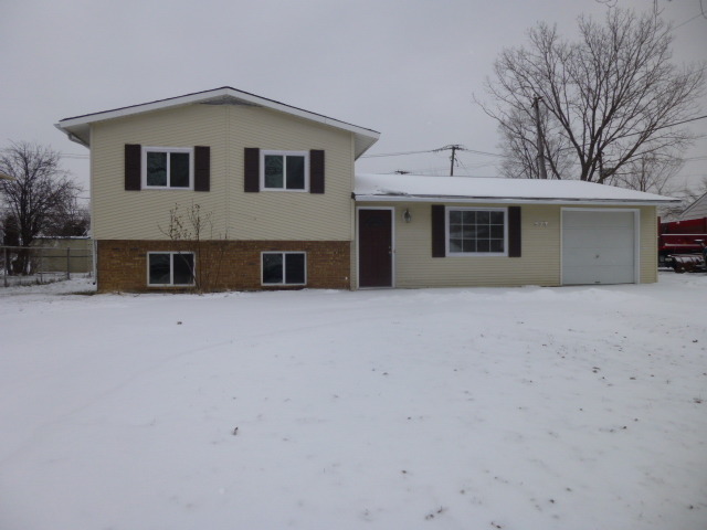 577 Redwood Road Bolingbrook, IL 60440 - Photo 1 of 20 a front view of a house with a yard