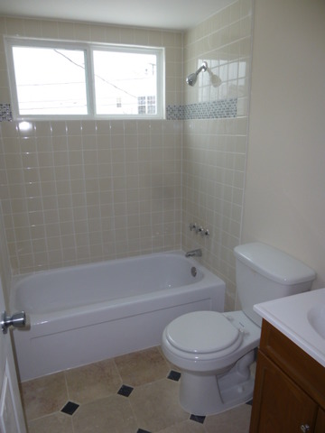 577 Redwood Road Bolingbrook, IL 60440 - Photo 13 of 20 a bathroom with a toilet and a bath tub