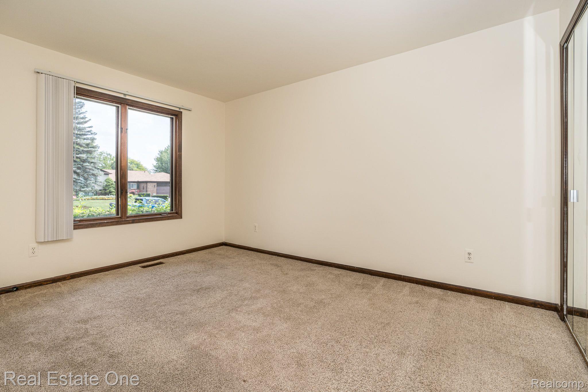 289 Rose Brier Drive Rochester, MI 48309 - Photo 19 of 42 Gallery Image 19