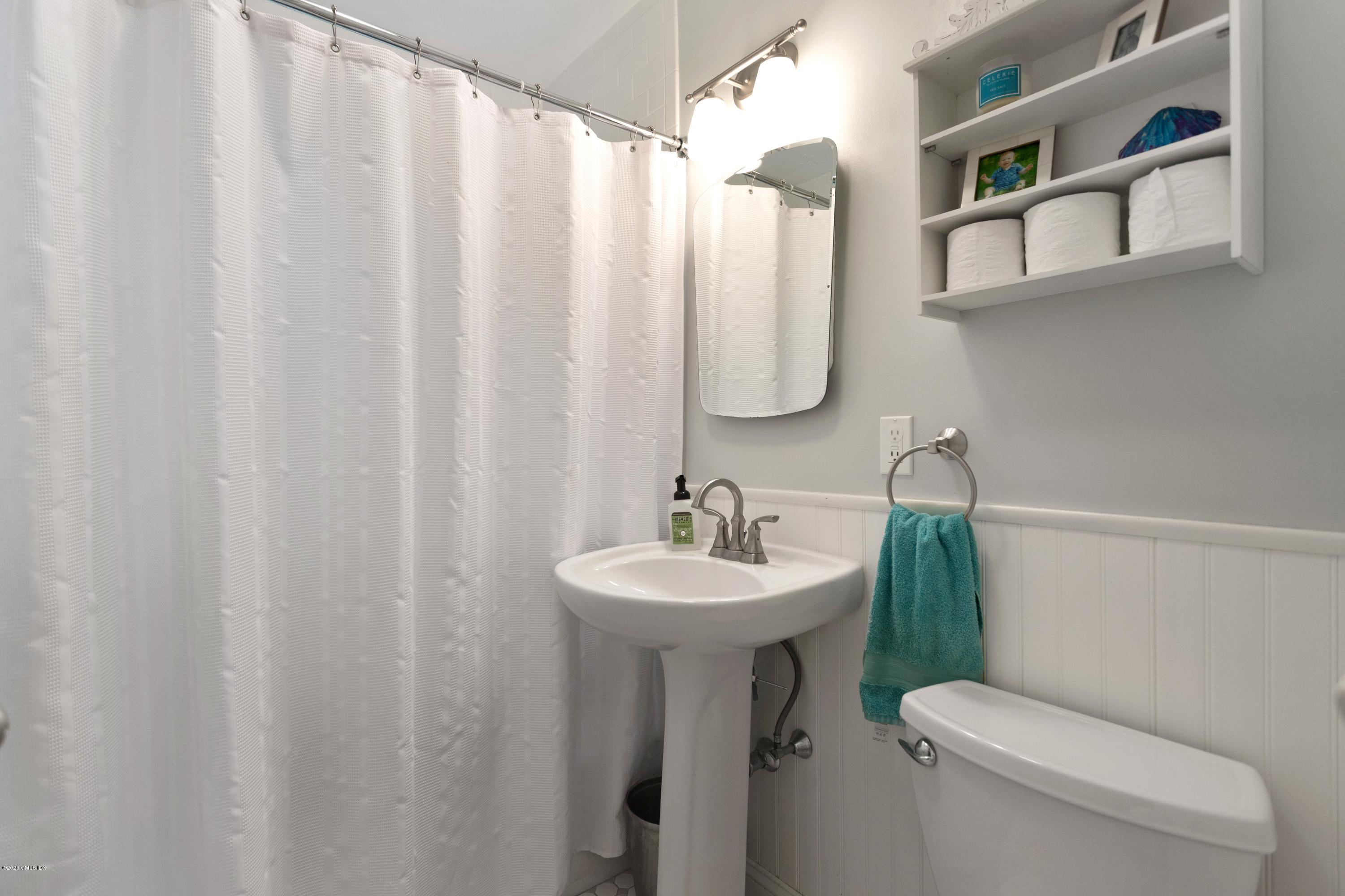 100 Putnam Park, Unit 100 Greenwich, CT 06830 - Photo 8 of 15 a bathroom with a sink toilet and a mirror