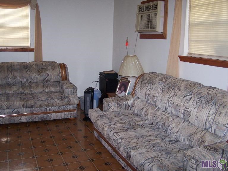 831 North 46th Street Baton Rouge, LA 70802 - Photo 4 of 10 Den