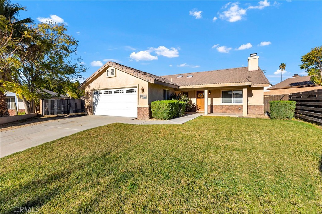 1230 Shellie Lane Hemet, CA 92543 - Photo 44 of 44 a front view of a house with a yard