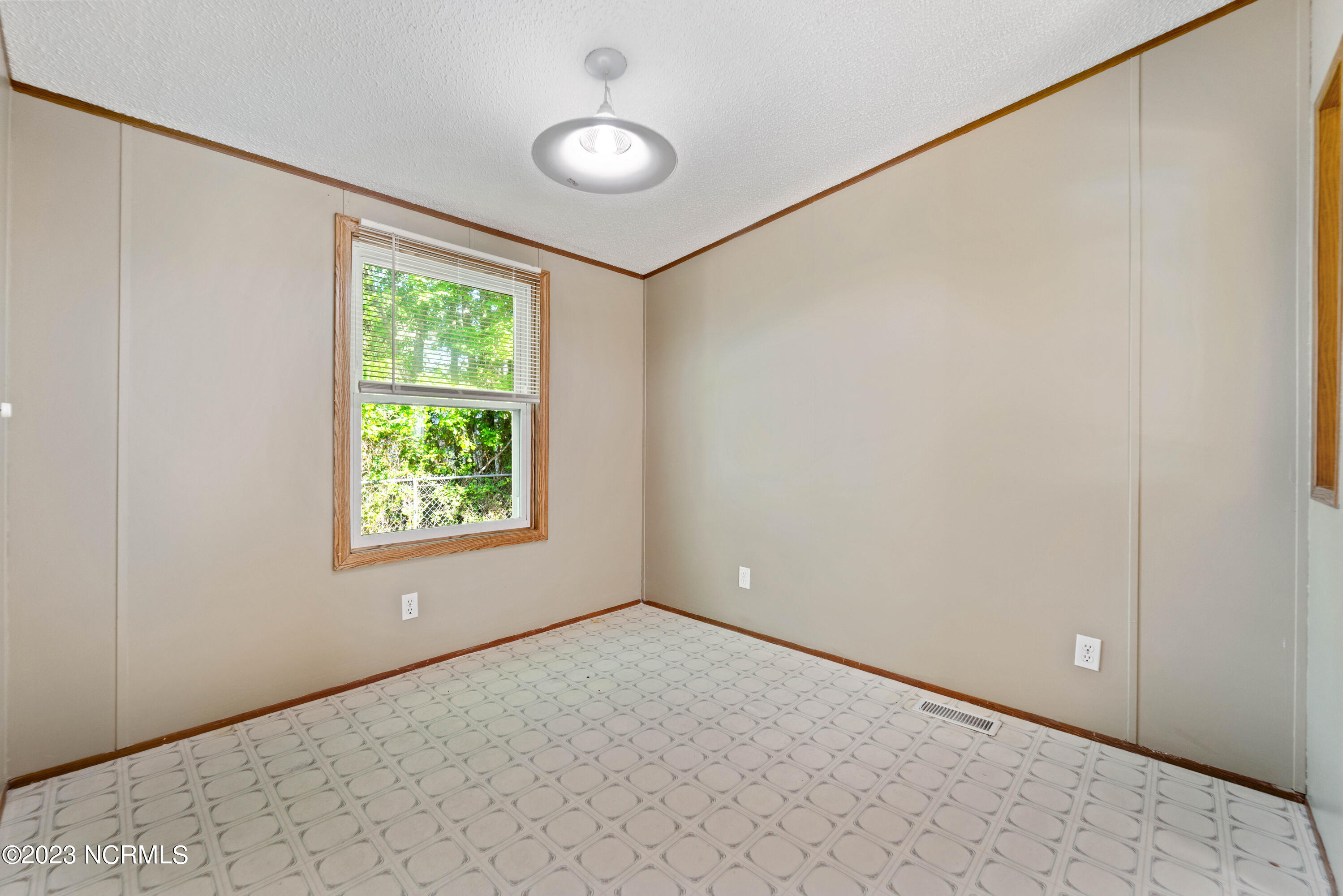 111 Silance Road Jacksonville, NC 28540 - Photo 23 of 44 111 Silance - (34)