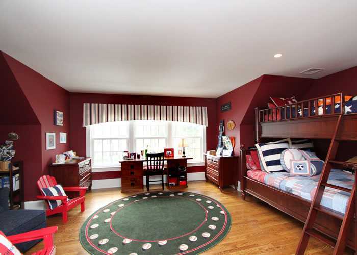 17 Dorchester Lane Riverside, CT 06878 - Photo 10 of 11 a living room with furniture and a dining table