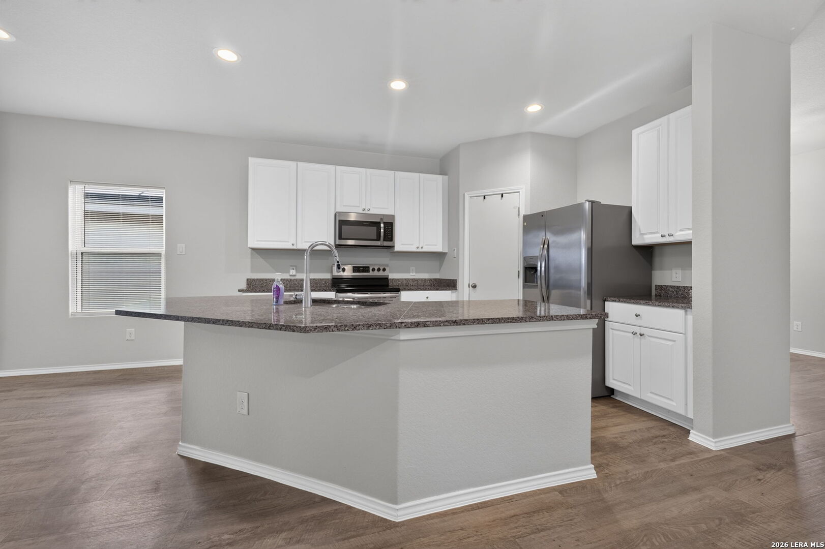 7003 Phoenix Path Converse, TX 78109 - Photo 13 of 45 Gallery Image 13