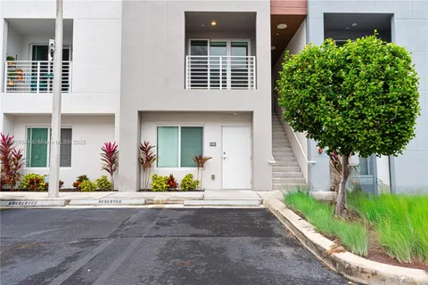 $519,000 | 2555 Northeast 193rd Street, Unit 2102, Miami, FL 33180