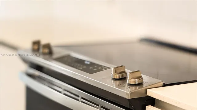 $519,000 | 2555 Northeast 193rd Street, Unit 2102, Miami, FL 33180