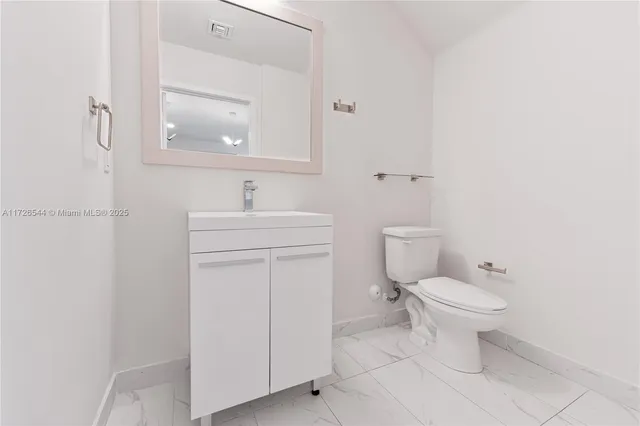 $519,000 | 2555 Northeast 193rd Street, Unit 2102, Miami, FL 33180