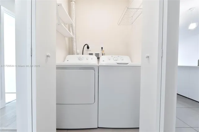 $519,000 | 2555 Northeast 193rd Street, Unit 2102, Miami, FL 33180