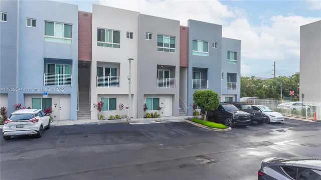 $519,000 | 2555 Northeast 193rd Street, Unit 2102, Miami, FL 33180
