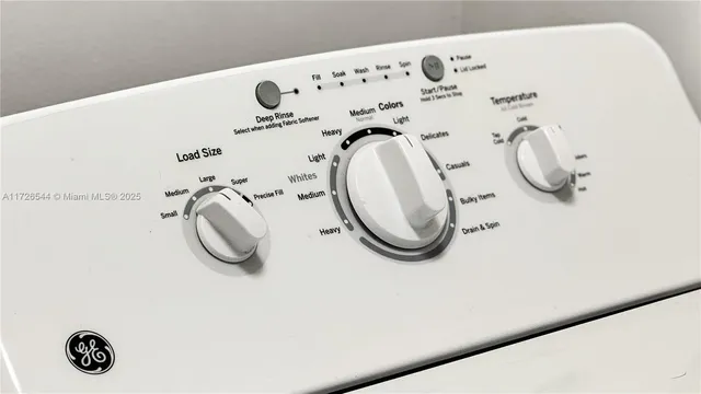 $519,000 | 2555 Northeast 193rd Street, Unit 2102, Miami, FL 33180