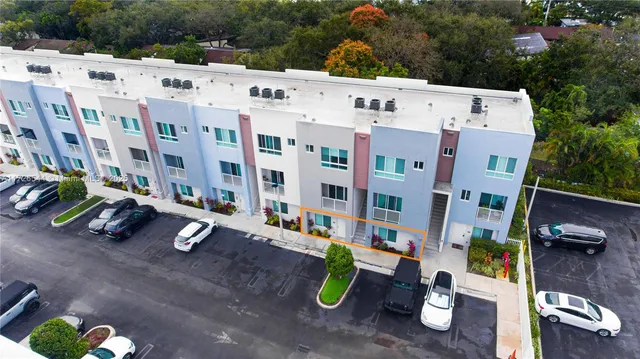 $519,000 | 2555 Northeast 193rd Street, Unit 2102, Miami, FL 33180